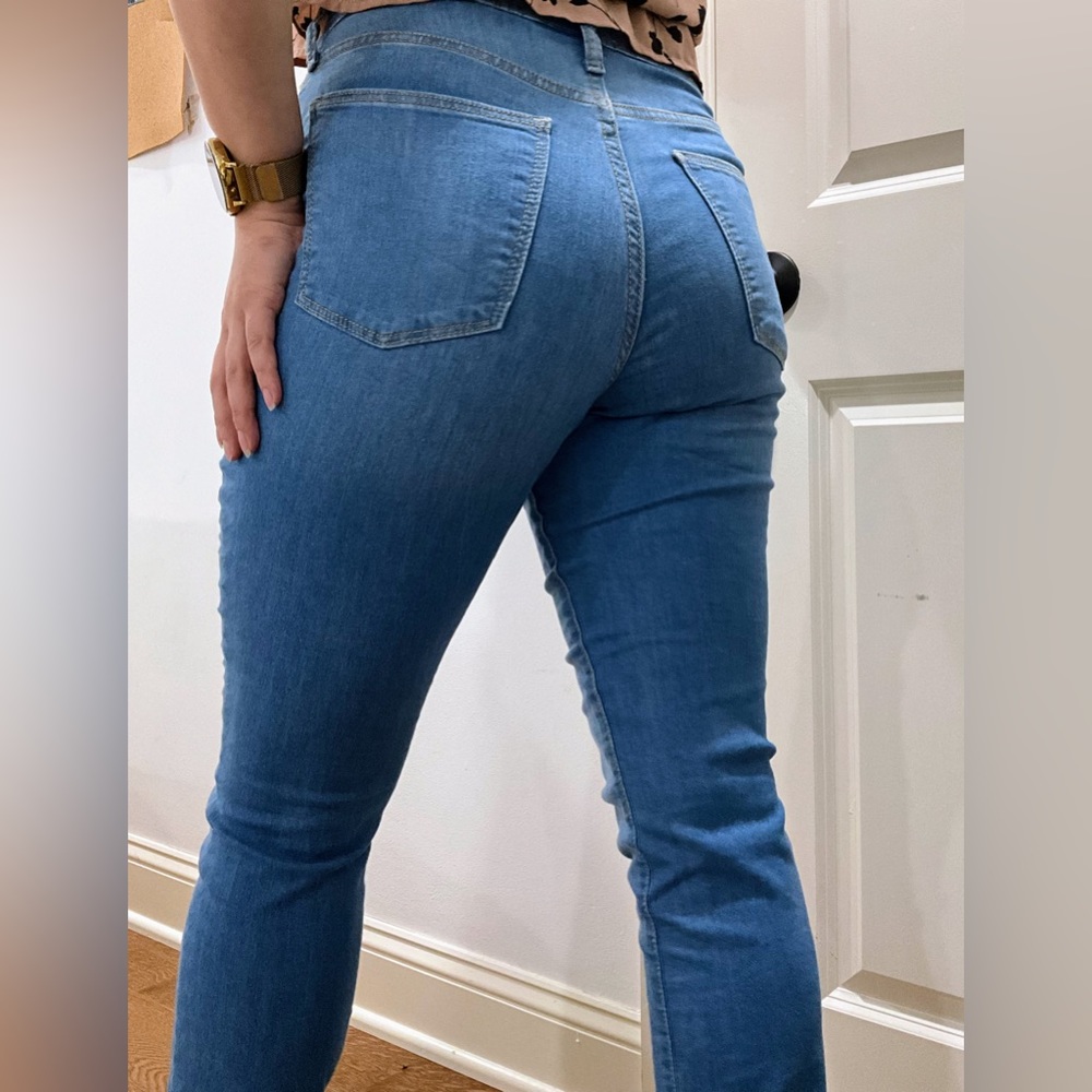 Beautiful jeans, light and very comfortable fabrics with pockets